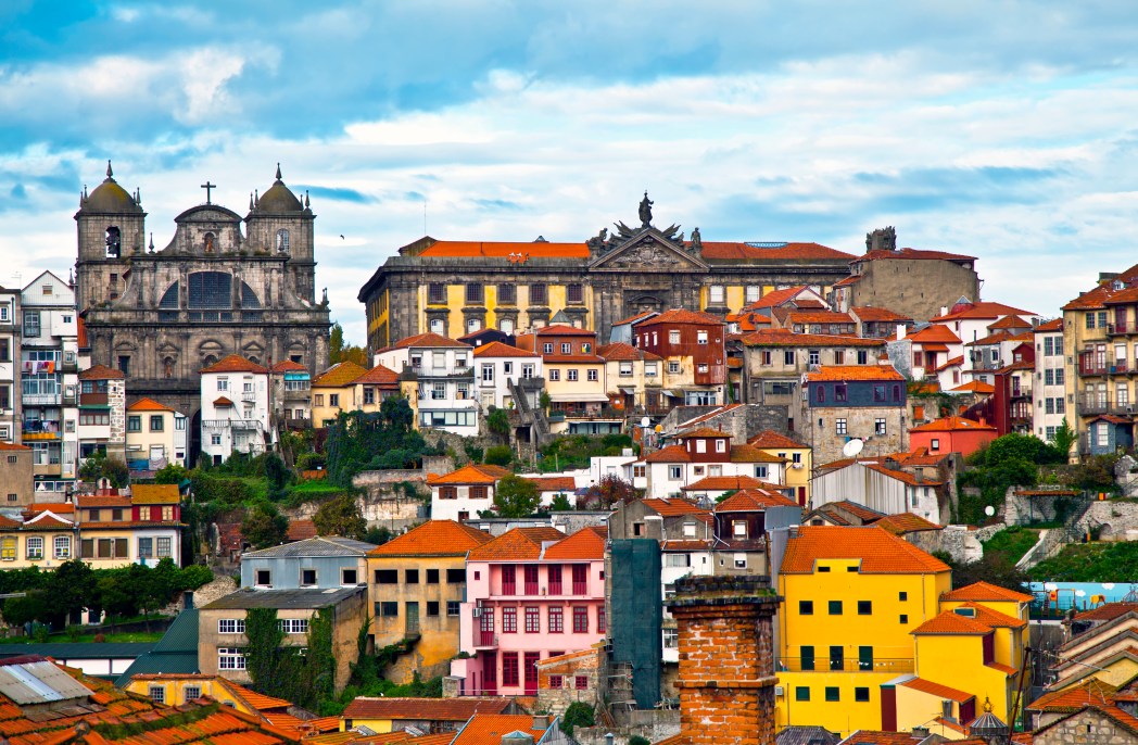 Cosa vedere a Porto, in Portogallo: cattedrale con skyline
